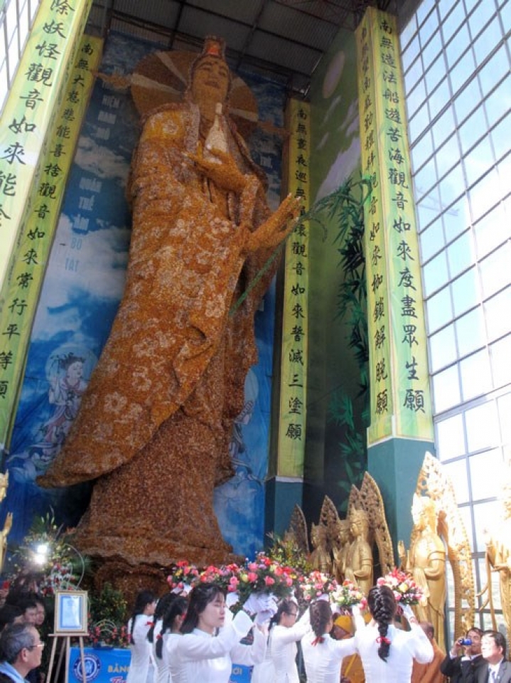 vietnams flower buddha statue sets world record