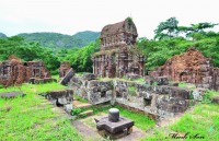 visiting thanh giong in phu dong temple