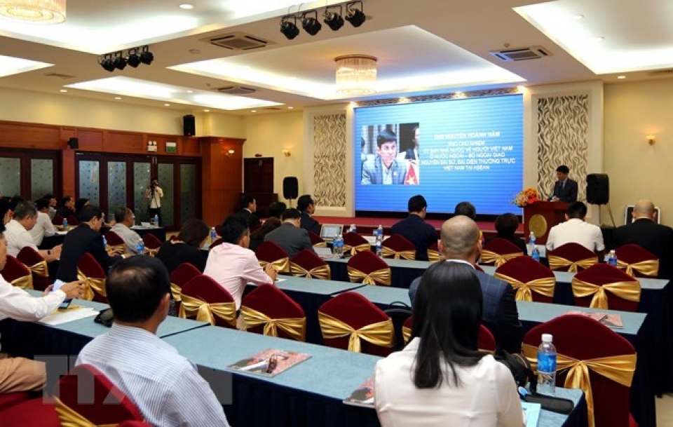 ho chi minh city holds dialogue with overseas vietnamese firms
