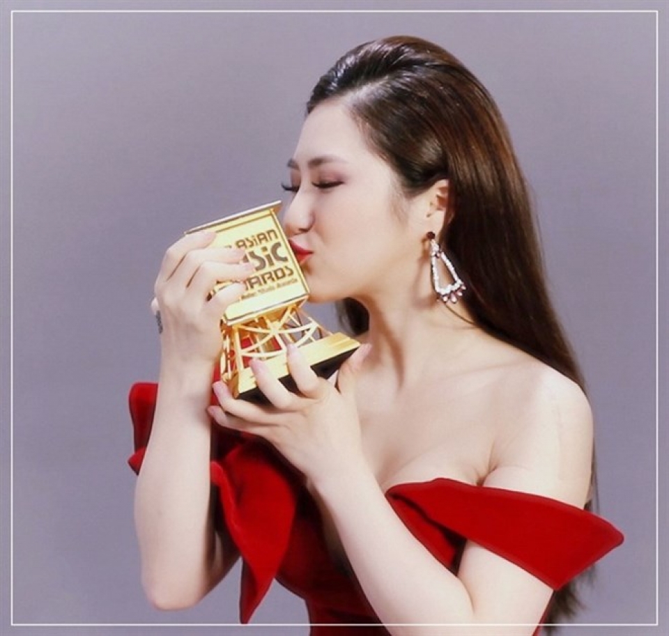 huong tram wins best asian artist in vietnam title