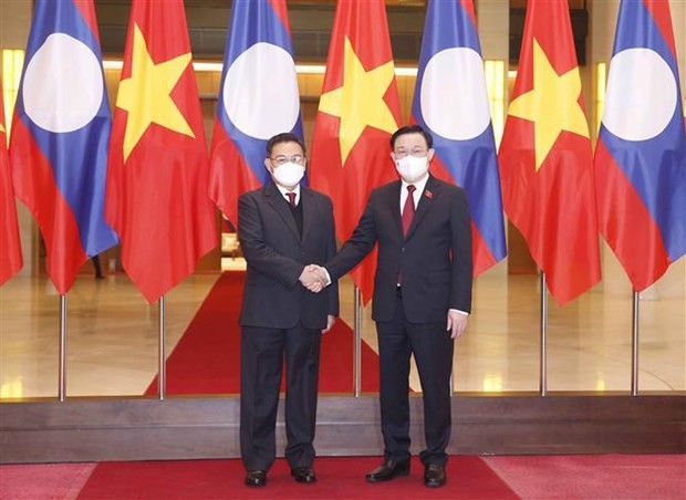Lao papers feature ongoing Vietnam visit by NA President