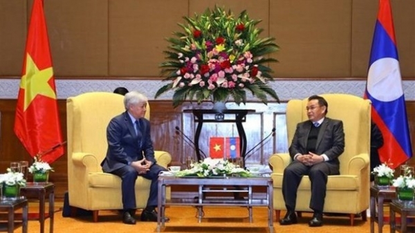 Viet Nam Fatherland Front leader meets Chairman of Lao National Assembly