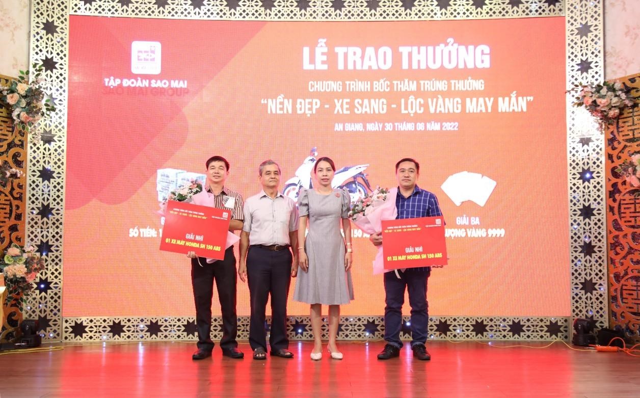 Ly Long Kiet and Ho Van Quay win the second prizes