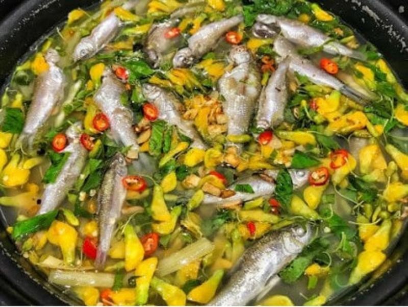 Linh fish and dien dien flowers - a delicacy of the south in the flood season