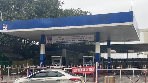 Gasoline stations normally operated to serve the travel needs of people during Tet