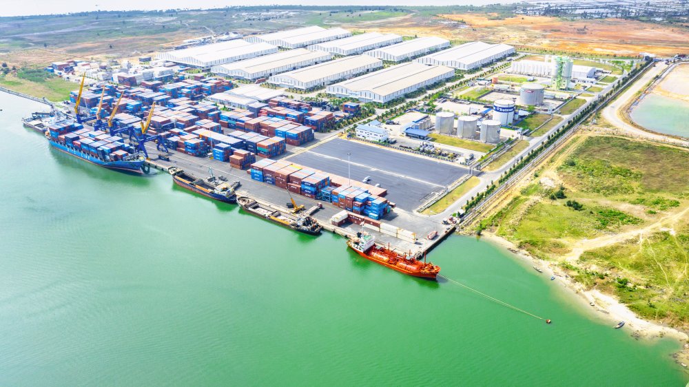 Cảng Chu Lai - cửa ngõ giao thương hàng hóa của Miền Trung Việt Nam.Nguồn: (THILOGI)