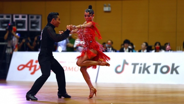 SEA Games 31: Viet Nam have five gold and one silver medals in dancesport