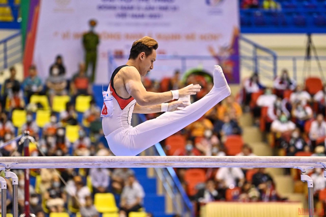 Dinh Phuong Thanh won the Gold Medal in the double bar.