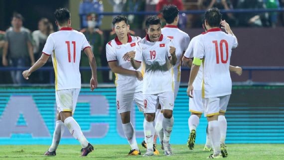 Reigning gold medallists Vietnam advanced to the semifinals of the men's football tournament at the 31st Southeast Asian Games after collecting ten points from a possible 12 in Group A -- and are yet to concede in four games. 