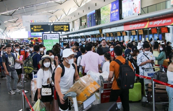 Self-check-in kiosks launched in Da Nang International Airport | Business | Vietnam+ (VietnamPlus)