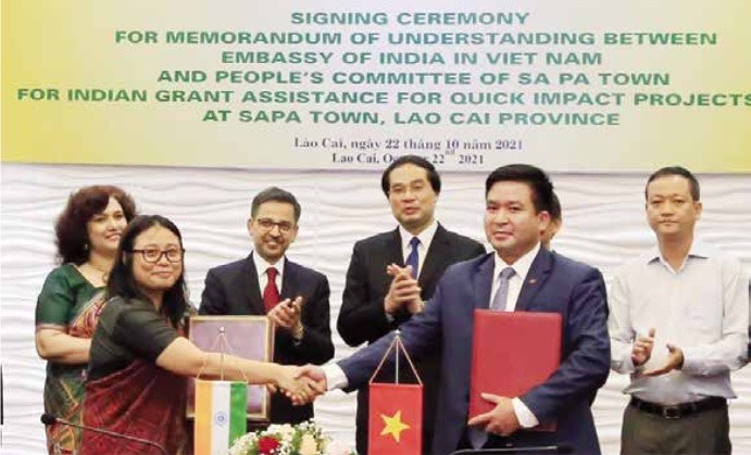 hairman of the People’s Committee of Lao Cai Trinh Xuan Truong and Ambassador of India to Viet Nam Pranay Verma witnessed the signing of an MOU between the Embassy of India and the provincial authorities for a project for construction of classrooms for the Trung Chai Kindergarten in Sa Pa on October 22, 2021