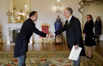 Ambassador presents credentials to Portuguese President