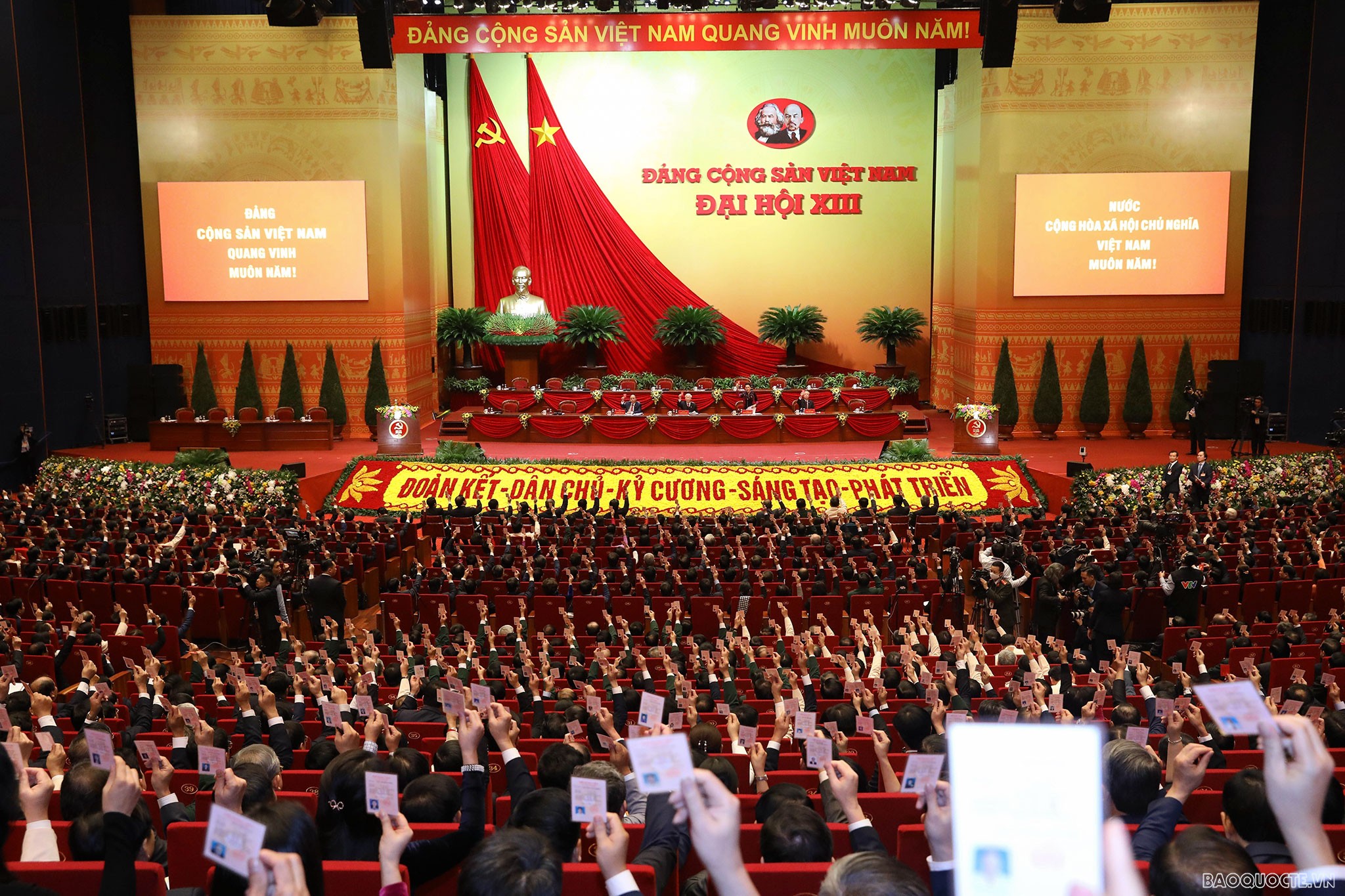 Preparatory session adopts working regulations for 13th National Party Congress