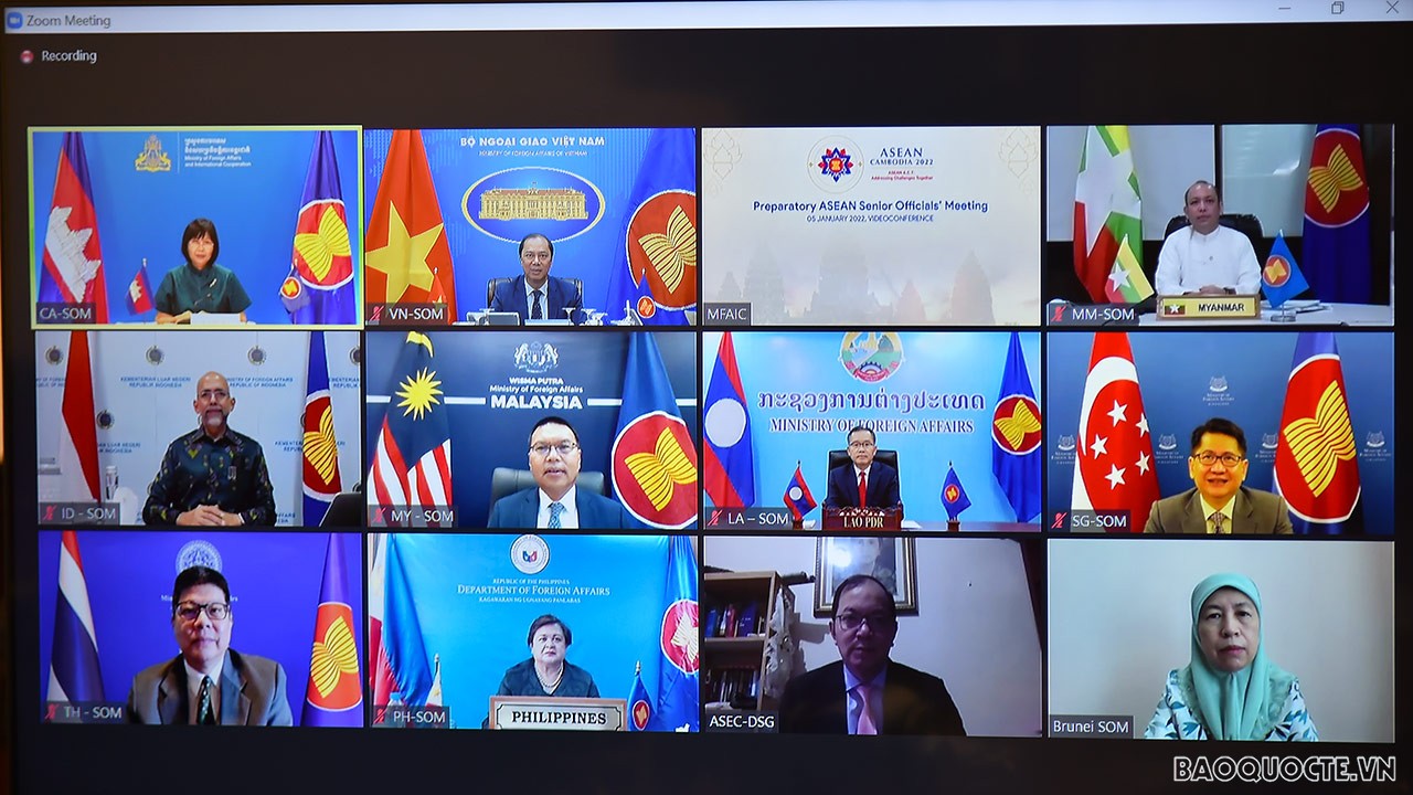 Ngày 5/1/2022, Thứ trưởng Ngoại giao Nguyễn Quốc Dũng, Trưởng SOM ASEAN Việt Nam dự họp SOM ASEAN. (Ảnh: Tuấn Anh)