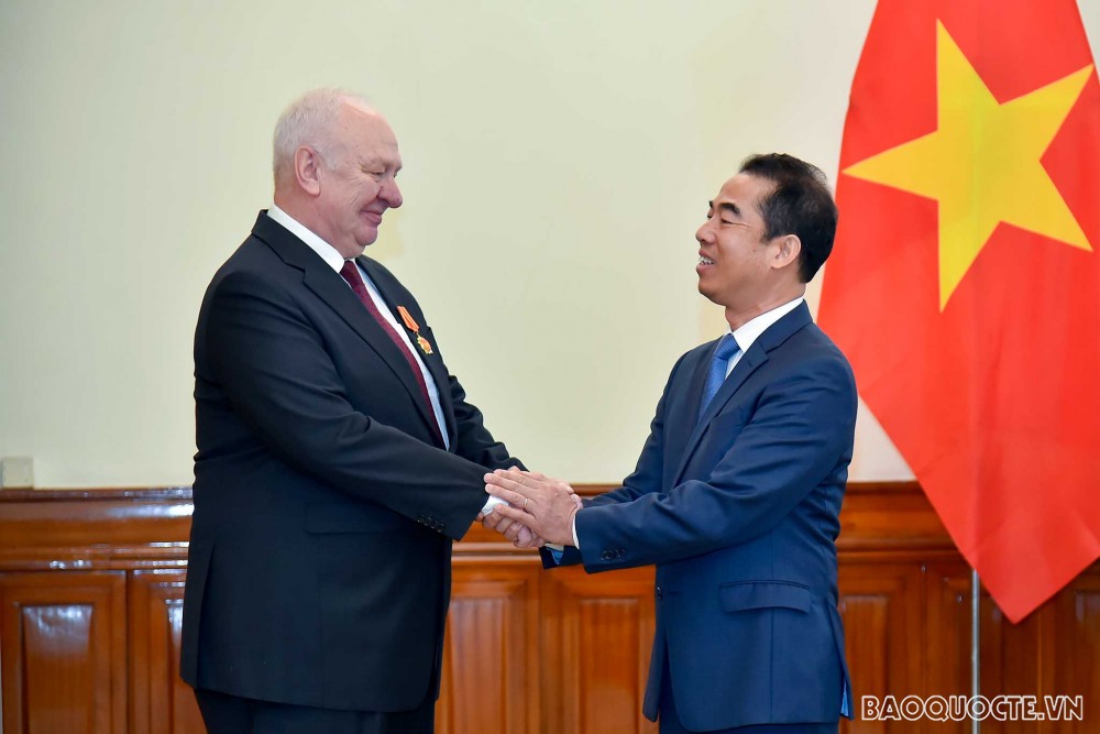 Friendship Order presented to Russian Ambassador to Viet Nam