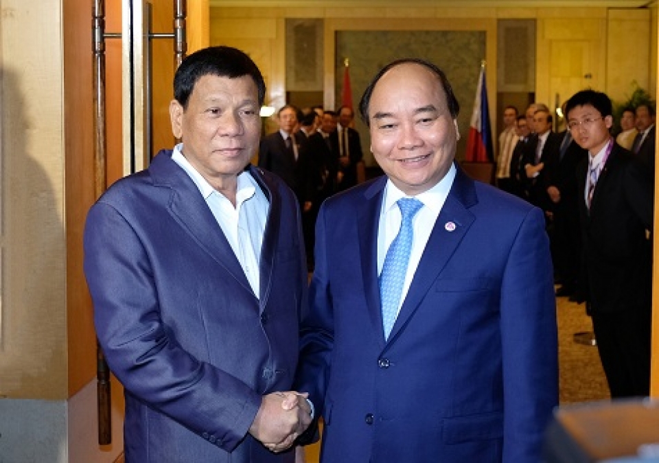 pm meets philippine president on asean summit sidelines