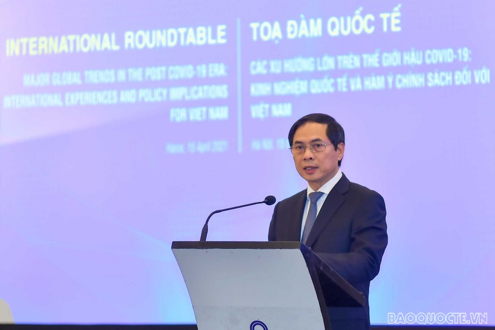 Experts discuss post-COVID-19 global major trends, recommendations for Viet Nam