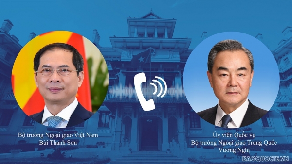 Vietnamese, Chinese Foreign Ministers hold telephone talks