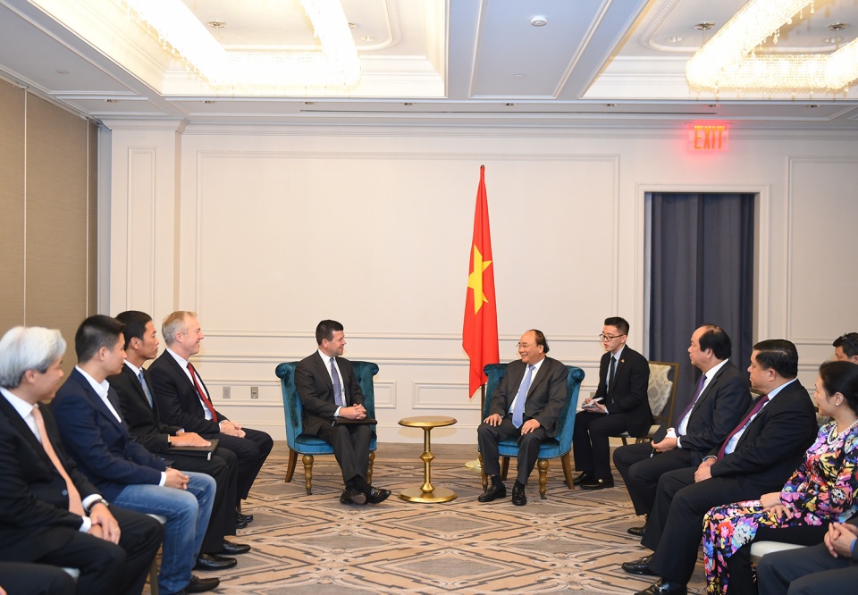 pm affirms support for nasdaqs cooperation with vietnamese firms