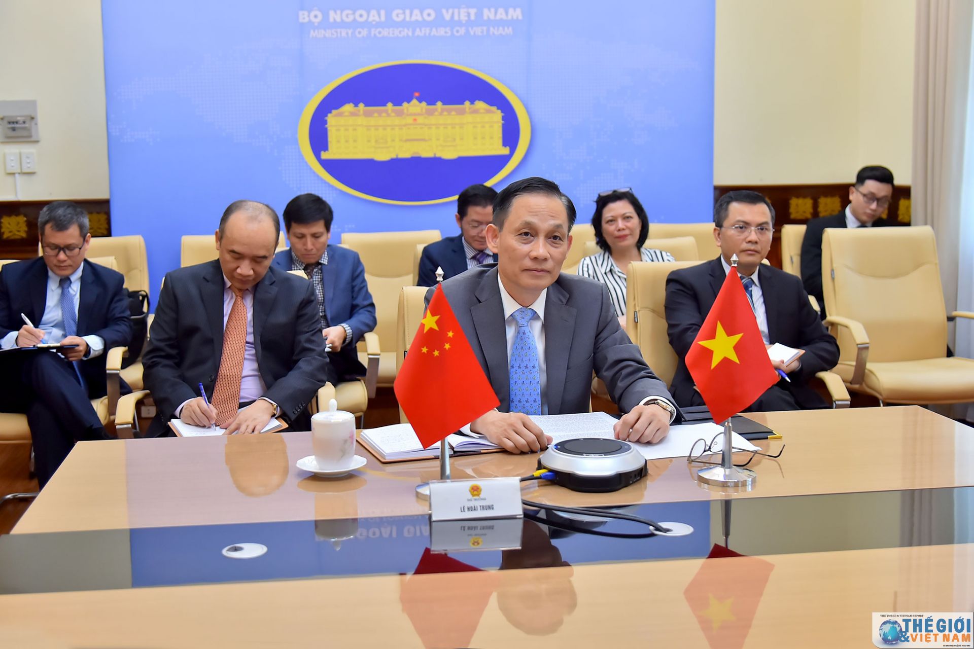 vietnam china discuss ways to foster bilateral cooperation amid covid 19 pandemic