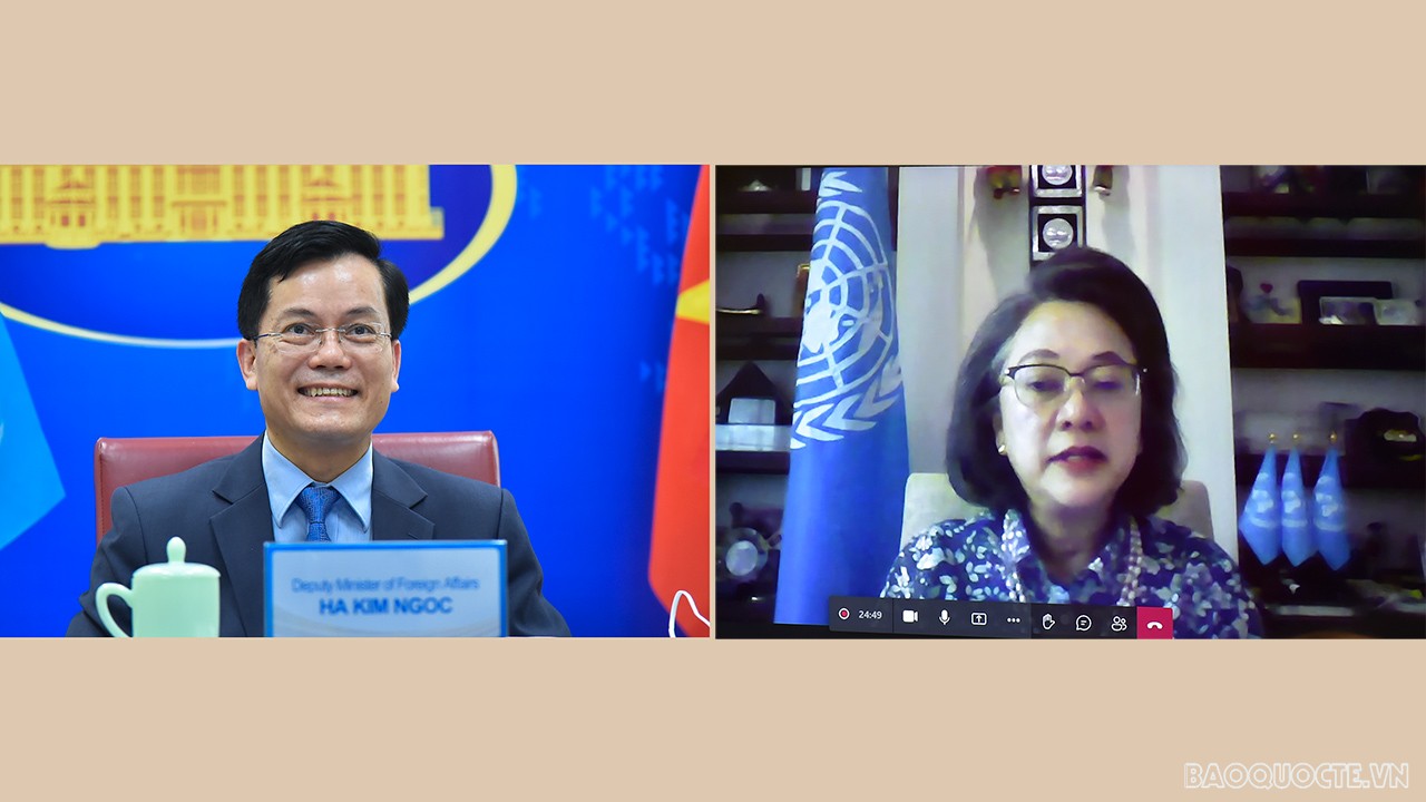 Thứ trưởng Ngoại giao Hà Kim Ngọc hội đàm trực tuyến với bà Armida Salsiah Alisjahbana, Phó Tổng thư ký Liên hợp quốc kiêm Thư ký điều hành ESCAP. (Ảnh: Anh Sơn)