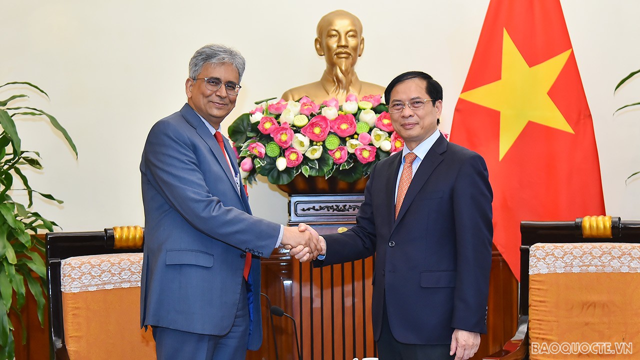 Ngày 30/5/2022, Bộ trưởng Ngoại giao Bùi Thanh Sơn tiếp Thứ trưởng Ngoại giao Ấn Độ. (Ảnh: Tuấn Anh)