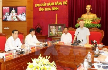 Party leader asks Hoa Binh to pay more heed to poverty reduction