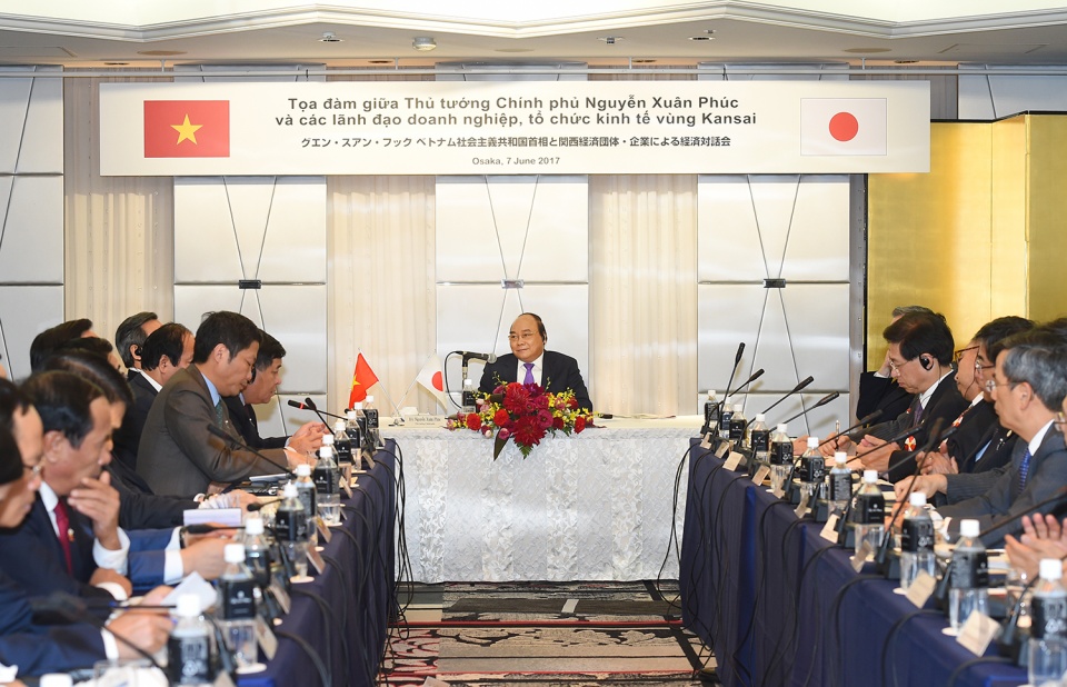 pm phuc encourages kansai companies to expand investment in vietnam