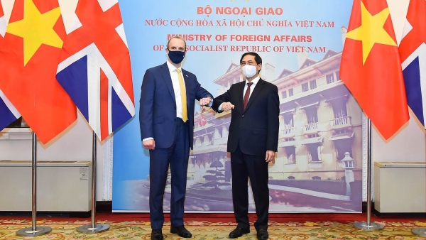 Top diplomats of Viet Nam, UK hold talks in Ha Noi