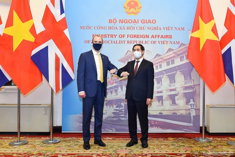 Top diplomats of Vietnam, UK hold talks in Hanoi