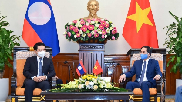 Foreign Minister Bui Thanh Son hosts Lao counterpart