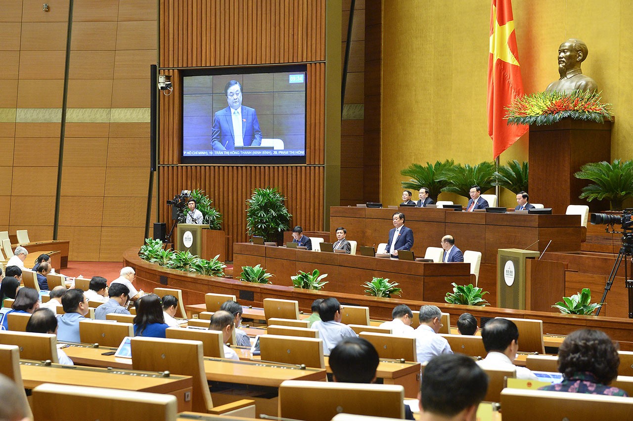 Bộ trưởng Nông nghiệp và Phát triển Nông thôn Lê Minh Hoan trả lời chất vấn các đại biểu Quốc hội chiều ngày 7/6.
