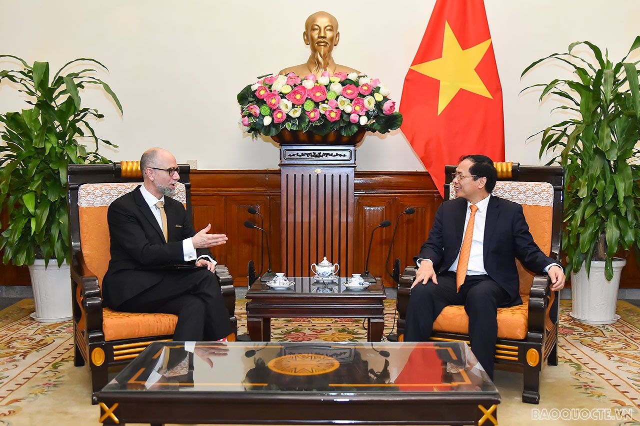 Bộ trưởng Ngoại giao Bùi Thanh Sơn đề nghị Việt Nam-Canada hợp tác trong phục hồi kinh tế, phát triển xanh