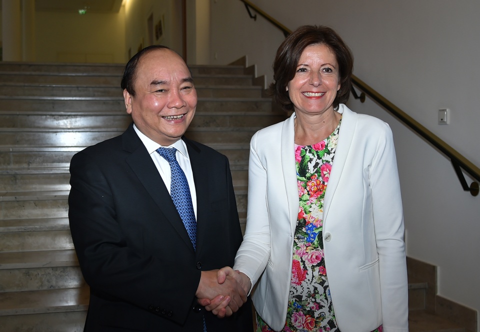 pm meets leaders of germanys rheinland pfalz state