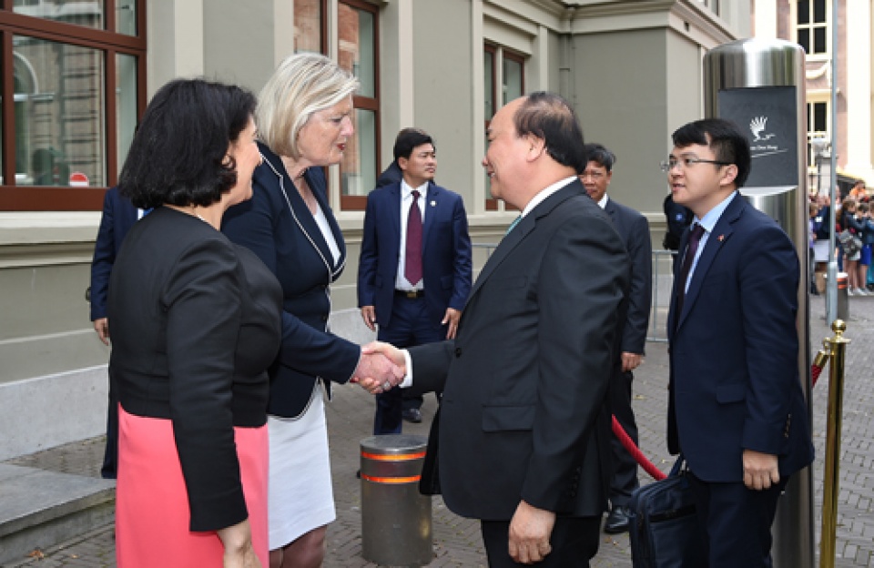pm meets dutch top legislators concluding netherlands visit