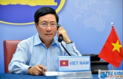 Deputy Prime Minister Pham Binh Minh holds phone talks with British Foreign Secretary