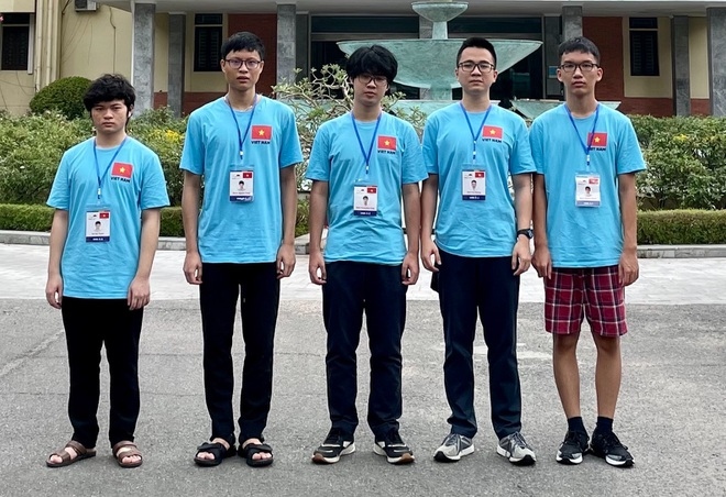 Đội tuyển Việt Nam tham dự Olympic Vật lý Quốc tế 2021.