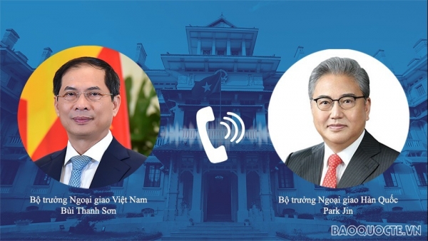 Vietnamese, Korean Foreign Ministers hold phone talks