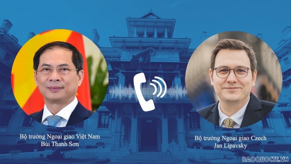 Foreign Minister Bui Thanh Son held phone talks with his Czech counterpart