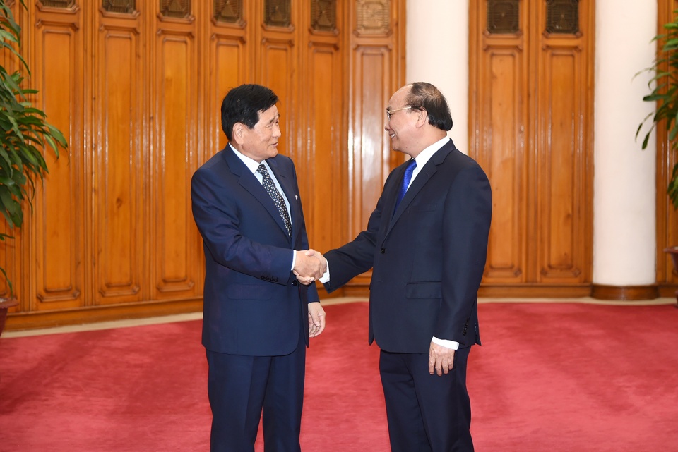 pm nguyen xuan phuc hosts former rok city governor