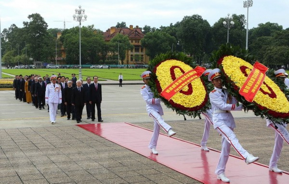 national leaders pay tribute to late president ho chi minh on national day
