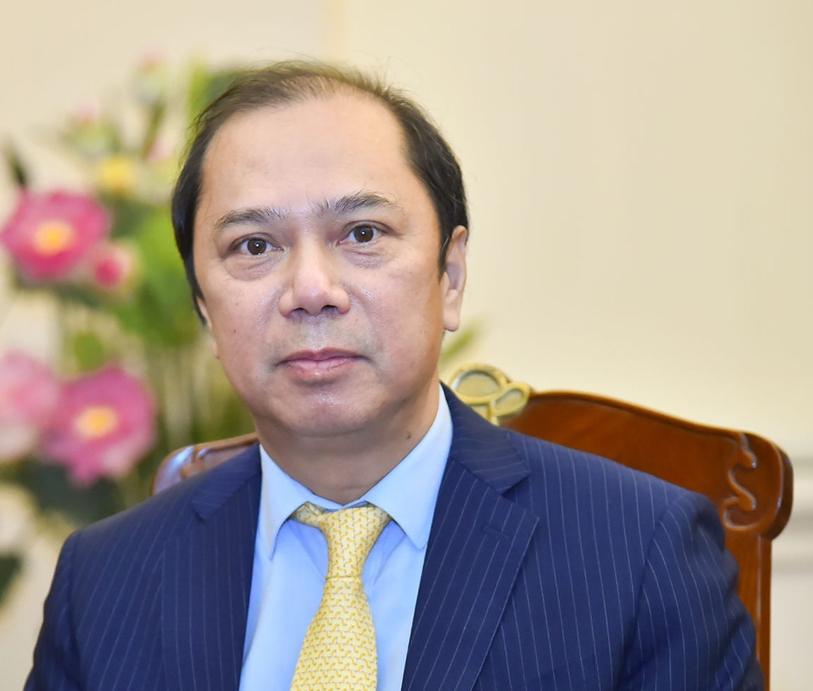 Thứ trưởng Ngoại giao Nguyễn Quốc Dũng trả lời phỏng vấn báo chí về kết quả Hội nghị Bộ trưởng Ngoại giao ASEAN lần thứ 54 (AMM-54) và các Hội nghị liên quan. (Ảnh: Tuấn Anh)