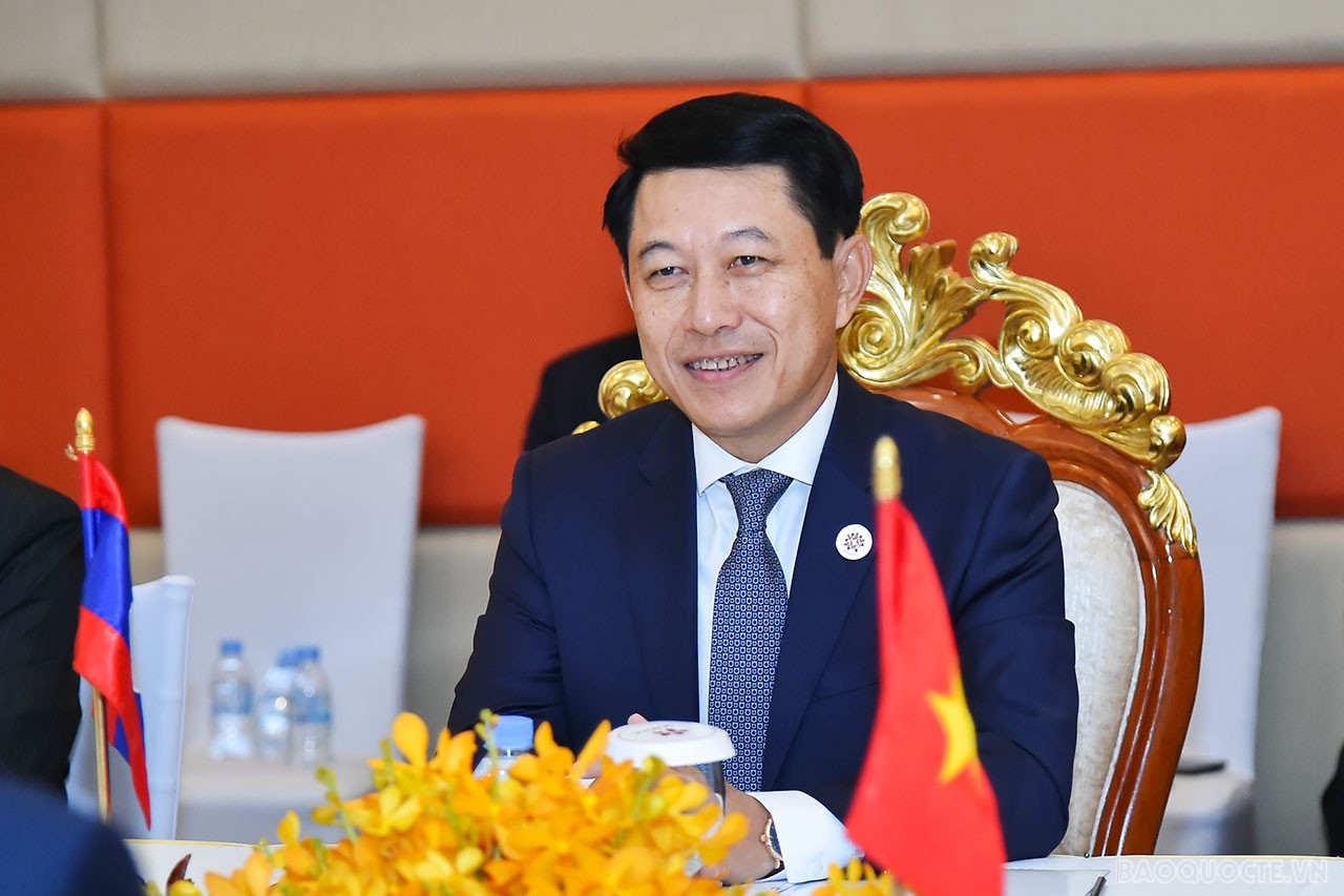 Vietnam, Laos contribute greatly to ASEAN Community building: Lao Deputy PM | Politics | Vietnam+ (VietnamPlus)