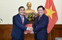 first class labour order presented to outgoing lao ambassador