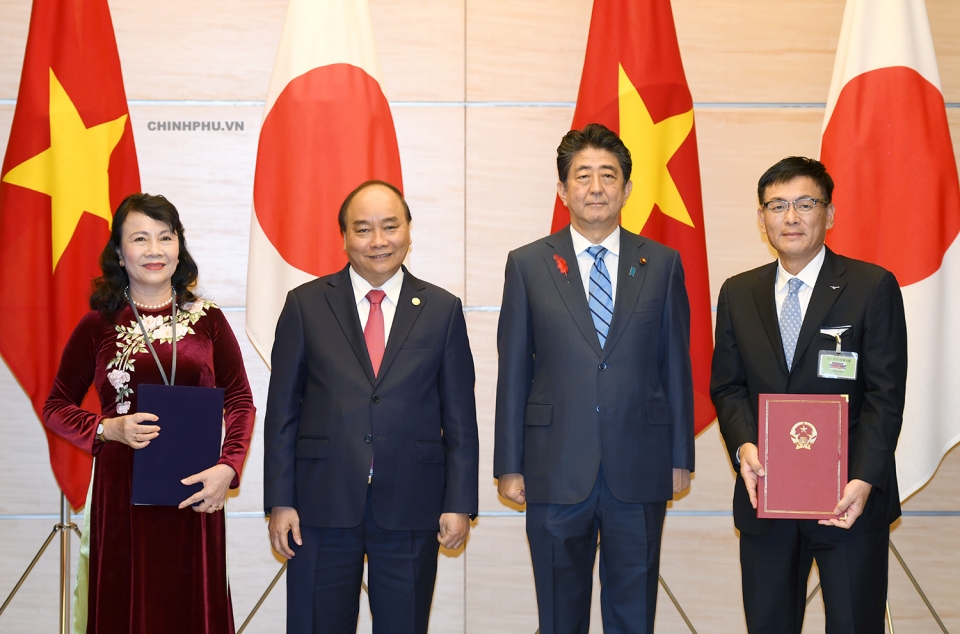 vietnamese japanese pms hold talks in tokyo