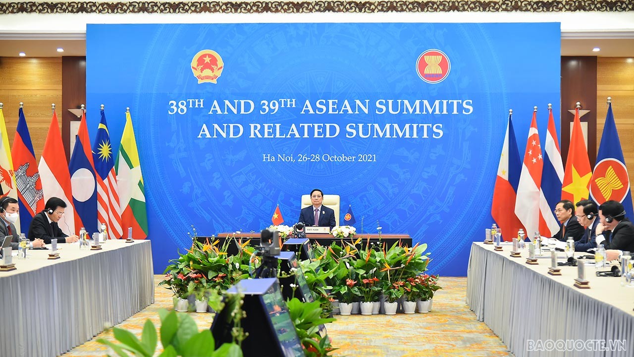 Prime Minister attends closing ceremony of 38th, 39th ASEAN Summits and Related Summits