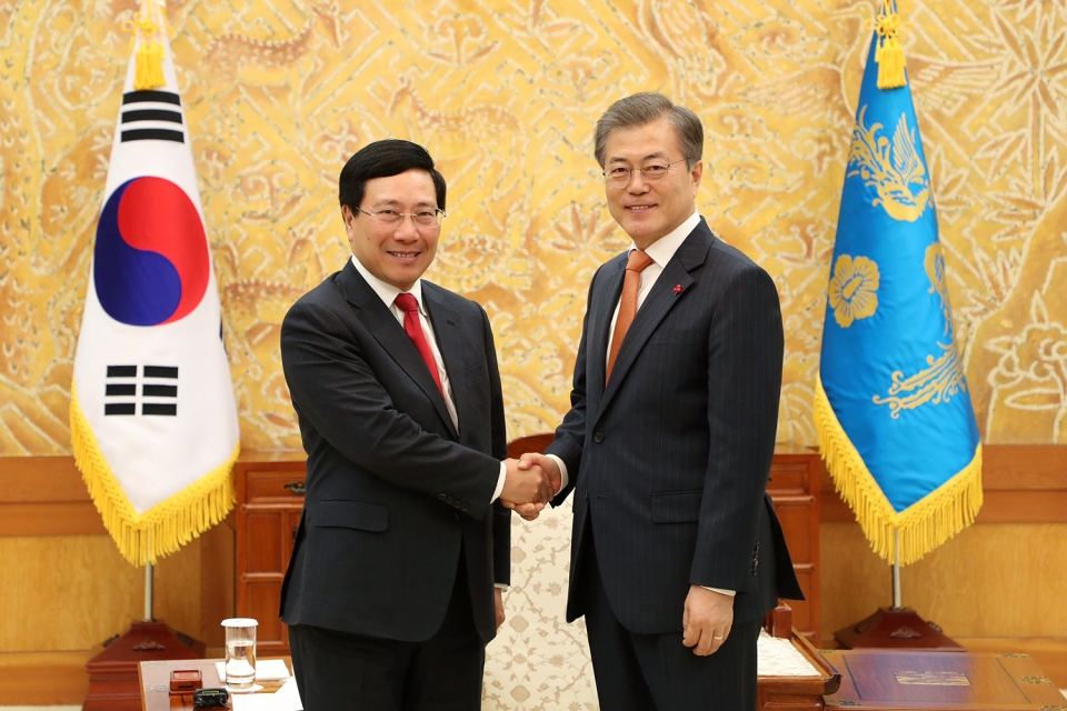 deputy pm minh meets with rok leaders businesses