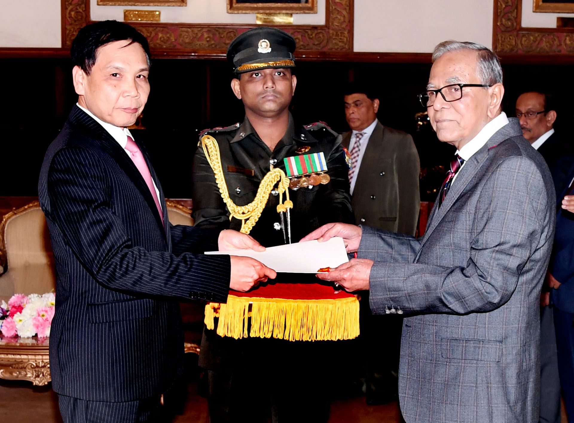 vietnamese ambassador to bangladesh presents credentials