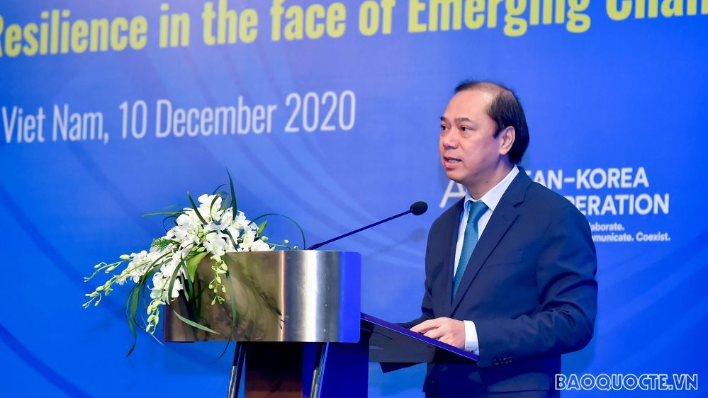 Viet Nam, China co-chair 18th East Asia Forum