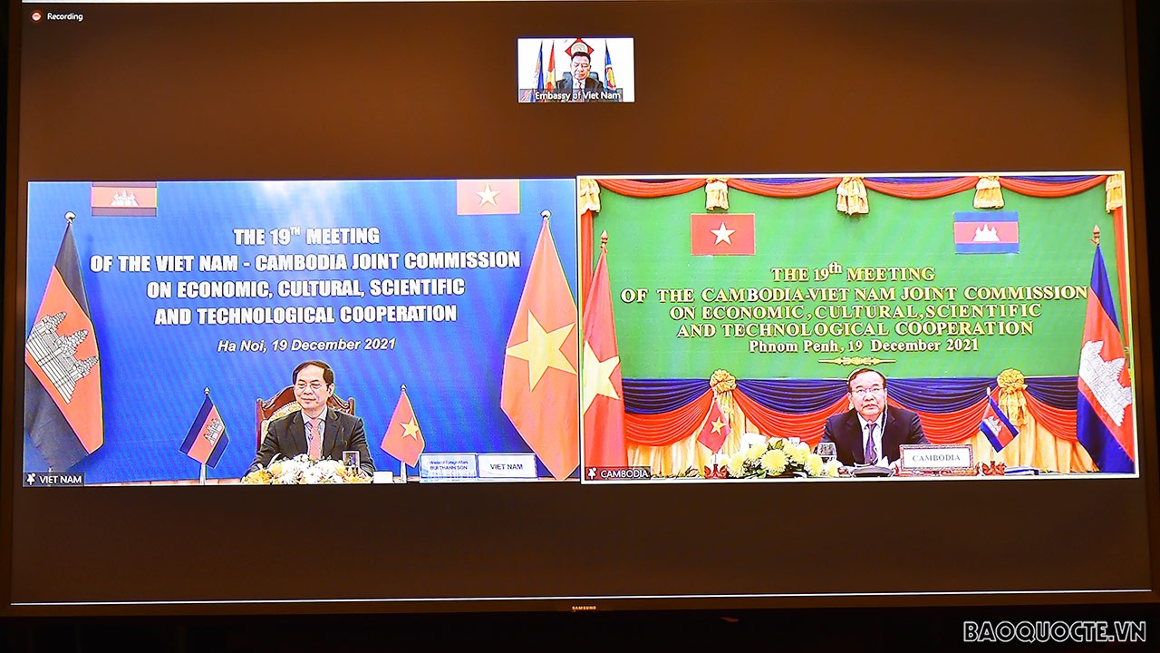 Viet Nam, Cambodia foster economic, science and technology partnership